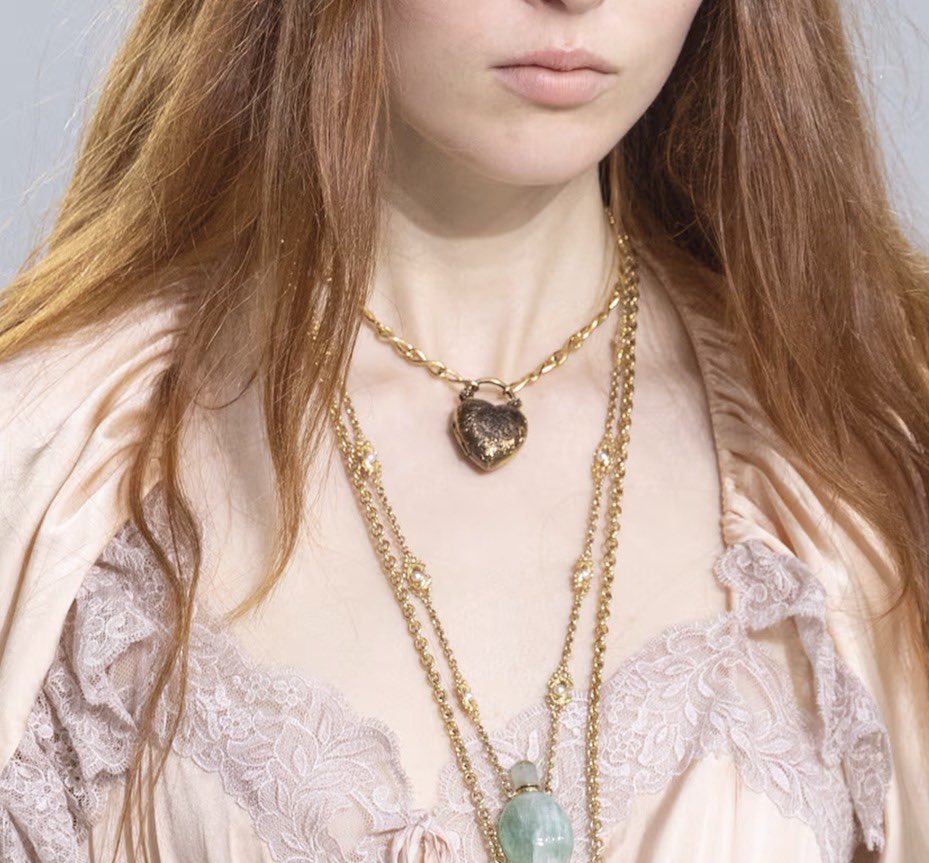 rosierpearl's tweet image. chloé fw25 heart lockets