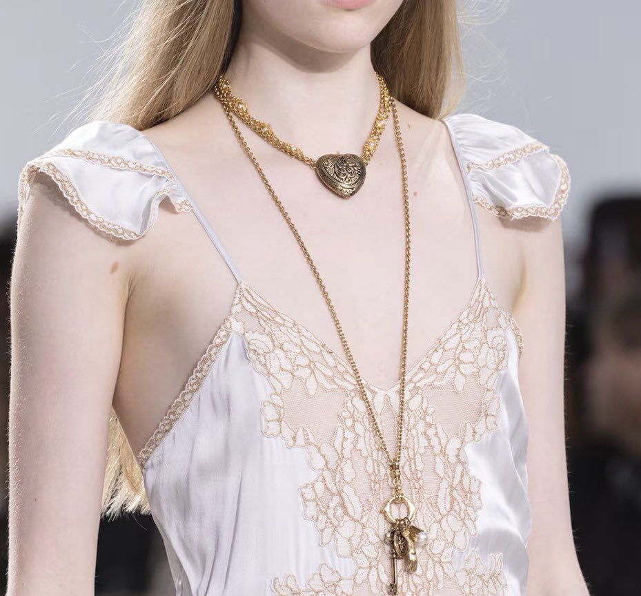 rosierpearl's tweet image. chloé fw25 heart lockets