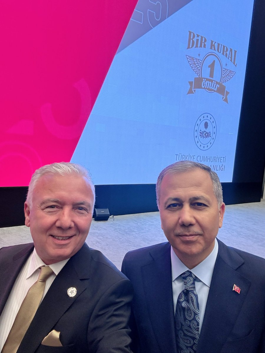 #birkuralbirömür
İçişleri Bakanı Sayın Ali Yerlikaya’nın davetiyle Ankara’daydık. Sayın Bakan Motobike İstanbul 2025 Fuarının açılışında yep yeni bir Eylem Planı açıklayacak. Bunlar kurallara uyan herkesin seveceği ve destekleyeceği değişiklikler. Başarılar diliyoruz. 👍