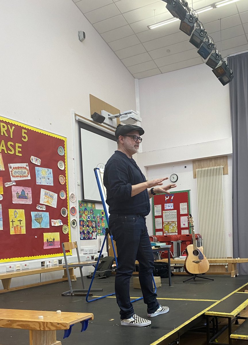 WallacewellPS's tweet image. We were delighted to welcome @RobBiddulph to our school today. We learned lots about his journey to becoming an author &amp;amp; illustrator. We were also treated to a draw along session and some signed copies of Robs amazing books! Thank you to @HarperCollinsUK for making this possible