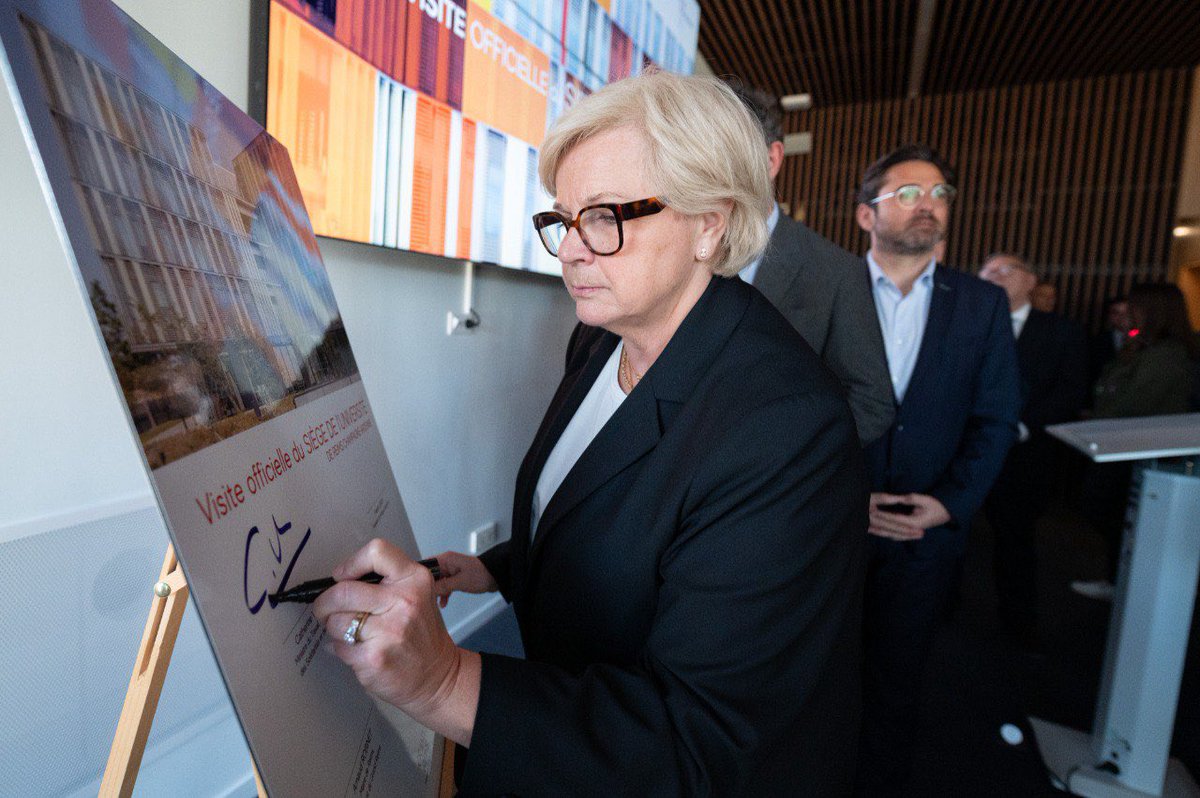 CaVautrin's tweet image. Si on m’avait dit, lorsque j’étais sur les bancs de l’@universitereims, que j’aurais la chance de participer au projet et à l’inauguration de son siège au cœur du quartier Croix-Rouge, je ne l’aurais pas cru. 

Fruit d’un partenariat exemplaire entre l’Etat et les collectivités,…