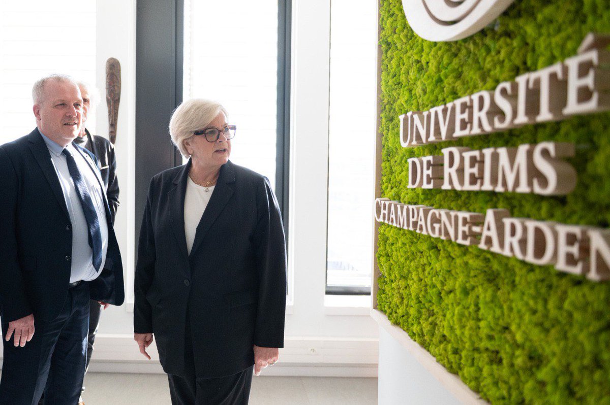 CaVautrin's tweet image. Si on m’avait dit, lorsque j’étais sur les bancs de l’@universitereims, que j’aurais la chance de participer au projet et à l’inauguration de son siège au cœur du quartier Croix-Rouge, je ne l’aurais pas cru. 

Fruit d’un partenariat exemplaire entre l’Etat et les collectivités,…