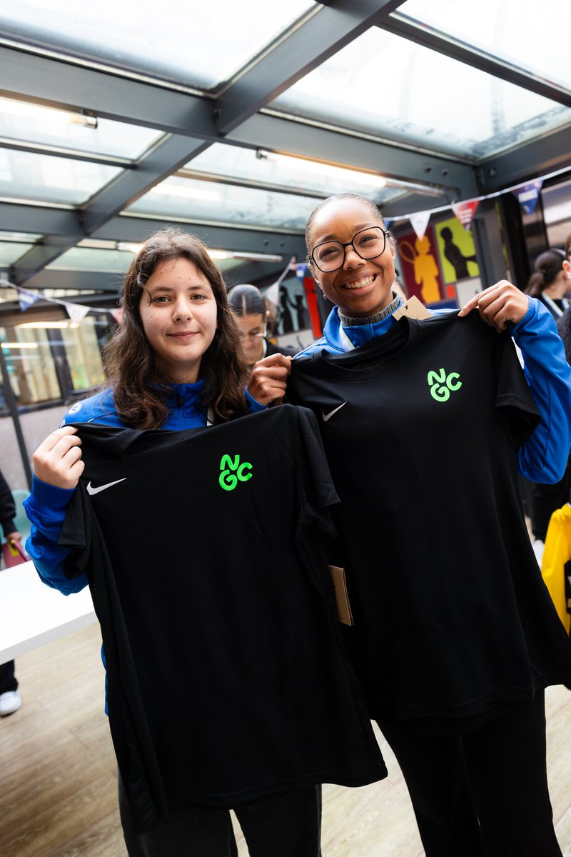 FondaCtionFoot's tweet photo. 🚀 La 2ᵉ promo de l'académie #NXTGENCoaches avec @Nike, c'est parti ! 150 jeunes filles de 14 à 18 ans issues de 80 clubs débutent leur formation pour devenir éducatrices. 
🔥⚽ Certaines ont dernièrement été accueillies à la @FFF  ! https://t.co/f6BXOBPQcf