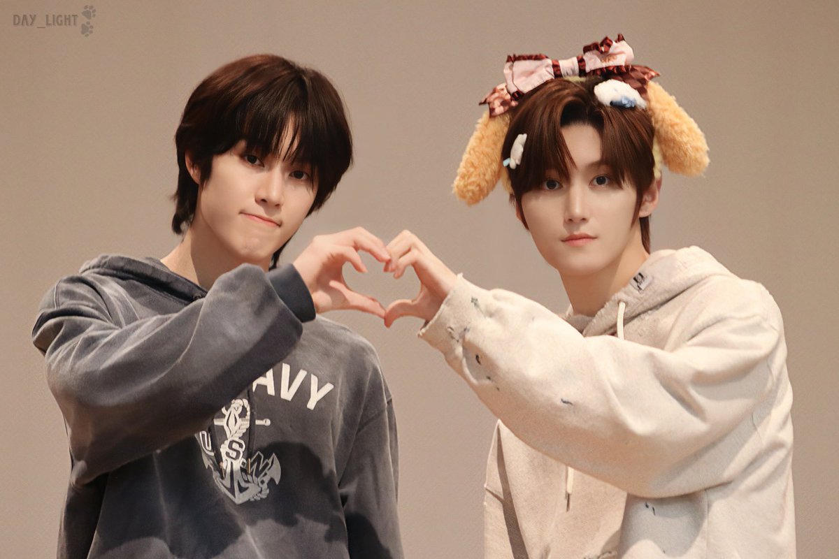 250307 연인 Vs 친구 ㅋㅋㅋㅋ

#ARrC #아크
#CHOIHAN #최한 #RIOTO #리오토