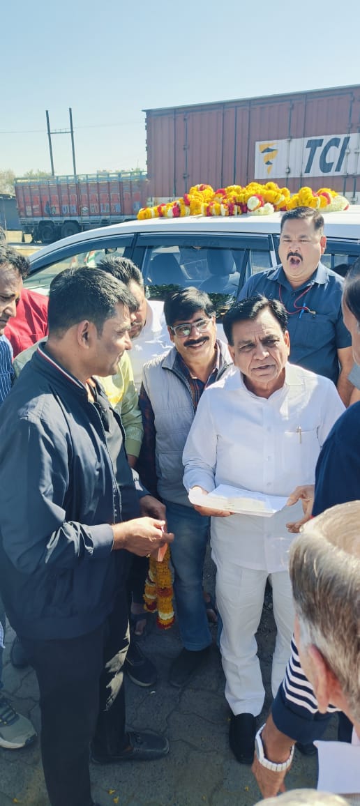 mehrapinkesh1's tweet photo. M.p के उप मुख्यमंत्री  @JagdishDevdaBJP के जावरा प्रवास पर जैन सोशल ग्रुप के सदस्यों की उपस्थिति में स्वागत  कर 23.3.2025 को जैन सोशल ग्रुप के प्रांतीय शपथ विधि समारोह हेतु निमंत्रण पत्र प्रदान किया @BJP4MP @DrMohanYadav51 @vdsharmabjp @mpsudhirgupta @bjpanilfirojiya https://t.co/TqQweDeJoW