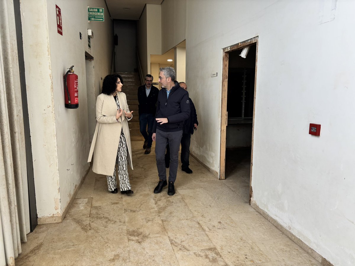 Arcadi España García 🇪🇺🚴♂️ (@arcadisd) on Twitter photo El Govern d'Espanya finançiarà la reparació de les infraestructures municipals de:
📍Quart de Poblet, amb 32,1 M€
📍Albal, amb 30 M€
Visitem algunes d’elles amb <a href="/AjuntamentAlbal/">Ajuntament d'Albal</a>, <a href="/JoseMFerris/">José Miguel Ferris</a>, i <a href="/quartdepoblet/">Quart de Poblet</a>, <a href="/Cristina_M_L/">Cristina Mora Luján</a>
🫱🏽🫲🏾Seguim treballant per a recuperar la normalitat El Govern d'Espanya finançiarà la reparació de les infraestructures municipals de:
📍Quart de Poblet, amb 32,1 M€
📍Albal, amb 30 M€
Visitem algunes d’elles amb <a href="/AjuntamentAlbal/">Ajuntament d'Albal</a>, <a href="/JoseMFerris/">José Miguel Ferris</a>, i <a href="/quartdepoblet/">Quart de Poblet</a>, <a href="/Cristina_M_L/">Cristina Mora Luján</a>
🫱🏽🫲🏾Seguim treballant per a recuperar la normalitat