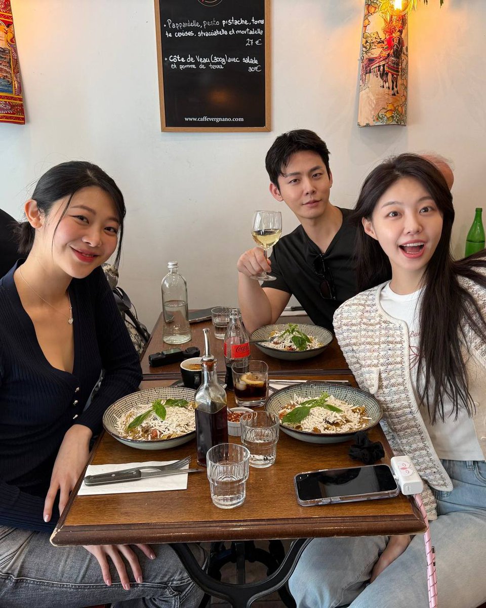 Finally Hyeseon, Theo and Youjin in one frame. They finally meet up! 😍#singlesinferno4