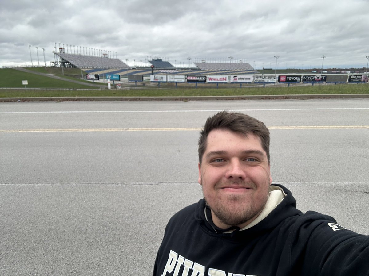 JeffMaconi's tweet photo. “NASCAR might not go to Mexico, and would run the Daytona Road Course instead!”

May I introduce to you to the humble (but still fully intact) Kentucky Speedway? https://t.co/a3FHtojI7J