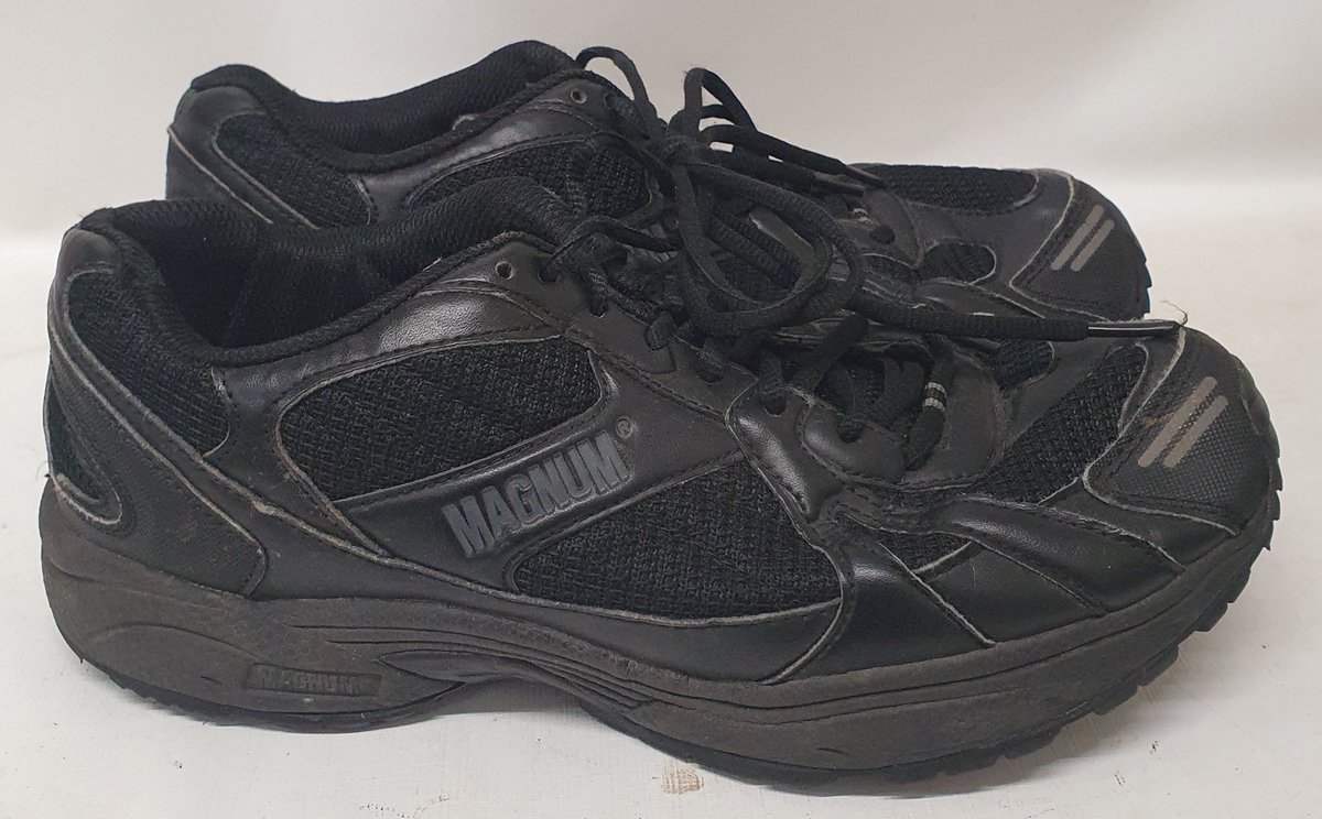 Large volume of British army Magnum trainers in stock now - £5 a pair! 👍
anchorsupplies.com/men-s-parade-s…