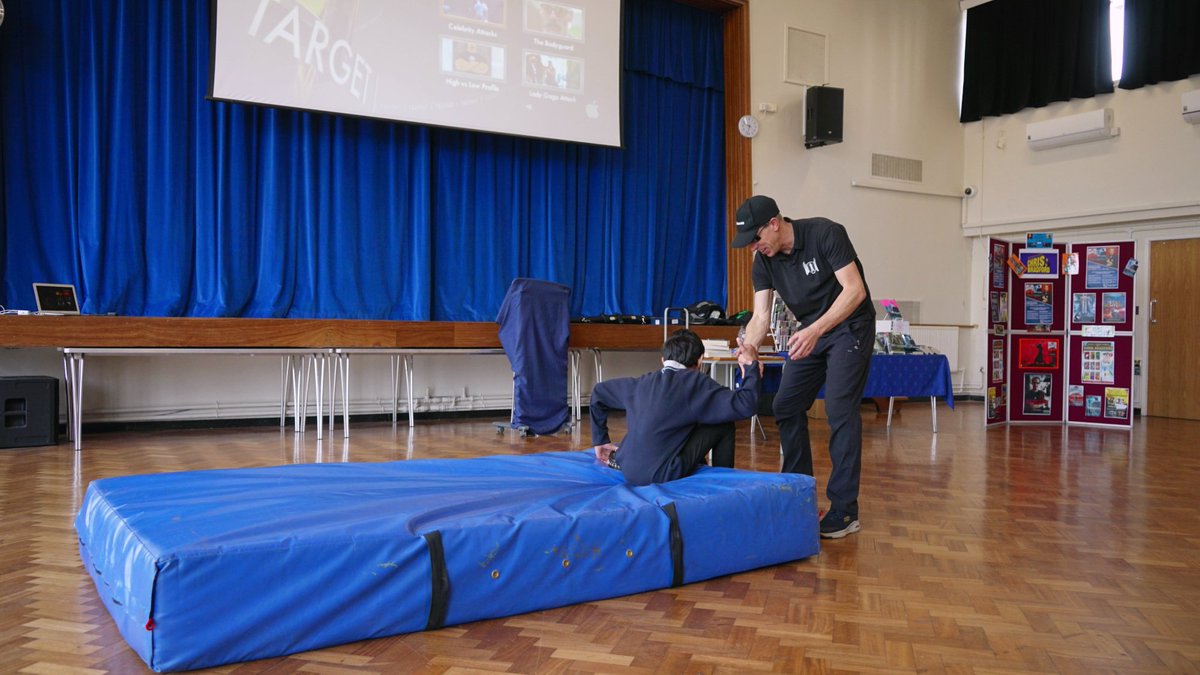 Kings Heath Secondary School (@khsecondary) on Twitter photo Thanks <a href="/YoungSamurai/">Chris Bradford</a> for sharing some amazing bodyguard and samurai techniques with us and reading from your book series. Thanks <a href="/YoungSamurai/">Chris Bradford</a> for sharing some amazing bodyguard and samurai techniques with us and reading from your book series.