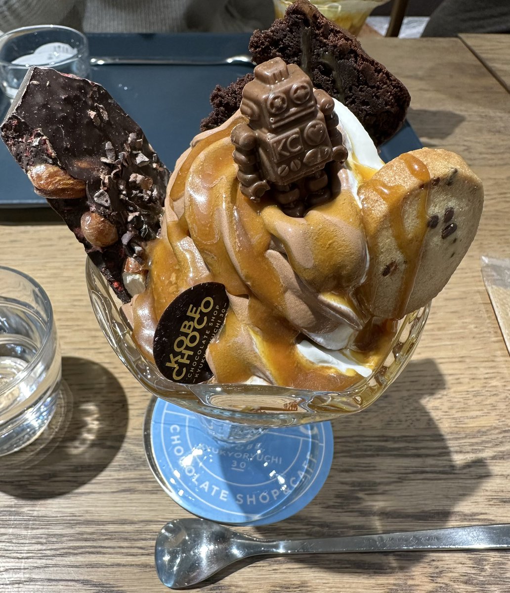 mami21snoopy's tweet photo. 今日は仕事仲間と女子会😃✨
KOBE CHOCOでパフェ食べて美味しかった✨
#kobechoco https://t.co/wcuoksbQNR