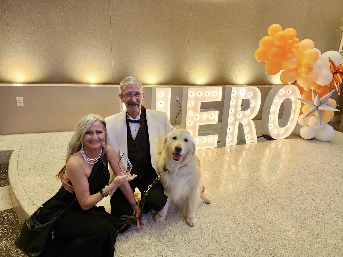 sampson_dog's tweet image. This past year we’ve been blessed with:

An opportunity to raise awareness around the barriers service dog handlers face in science. 

Recognized for the contributions and forward progress of many of our initiatives in making science and travel inclusive. 

Our book INSISTENT…