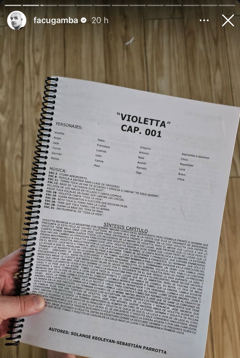 QUE ISSO! UM FILME? 

Alguns integrantes do elenco começou a postar algumas recordações da época de Violetta em suas redes sociais. Será que vão voltar? ⏮️👀