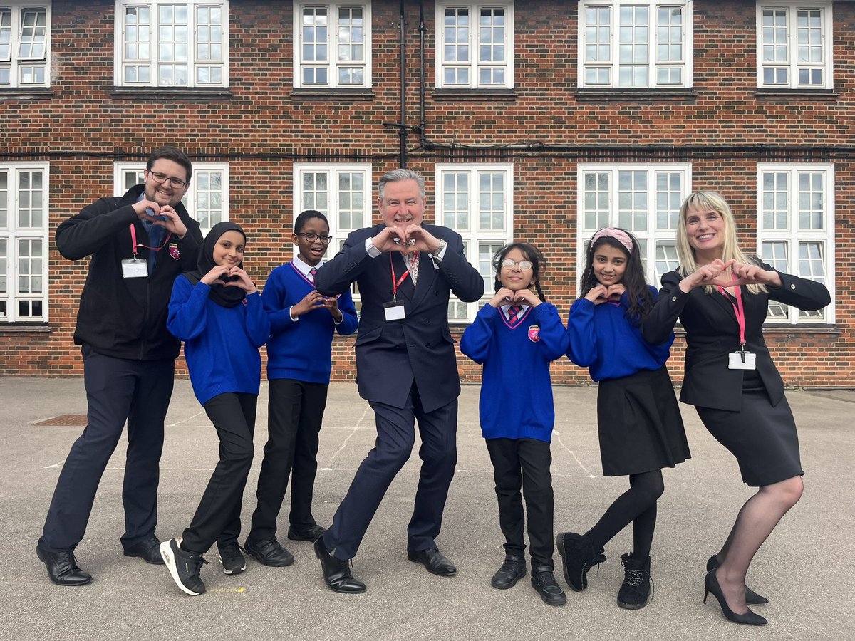 Barry Loves HPASK!

Barry Gardiner spoke about his passion for children getting a decent education.

That’s what we believe in too - whatever the barriers!

Barry loves South Kenton!!

💖💙💖💙💖💙💖💙

#HPASK