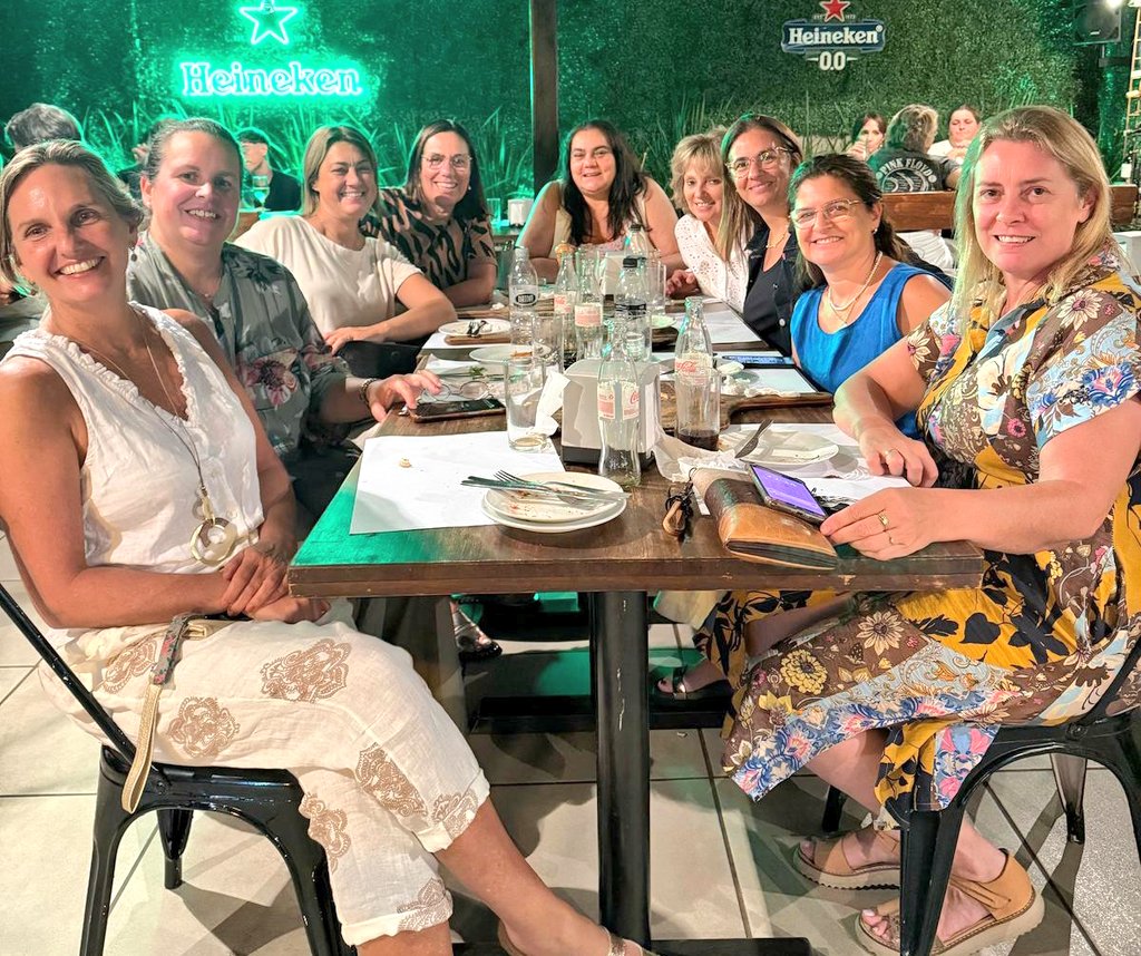 A pesar del calor siempre siempre se encuentra un buen lugar para reunirnos!!