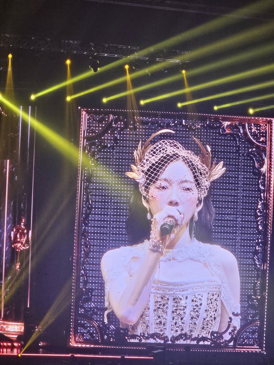 사진안찍고 감상만해볾가....하다가 여신마주치고 입떡벌어져서 사진바로찍음ㅁㅊ이게태연이야