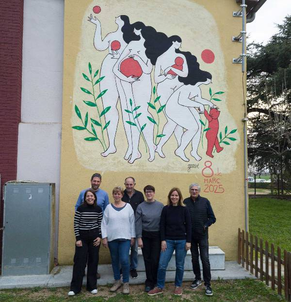 Visita institucional al mural del 8M de Fonteta: revistabaixemporda.cat/visita-institu…