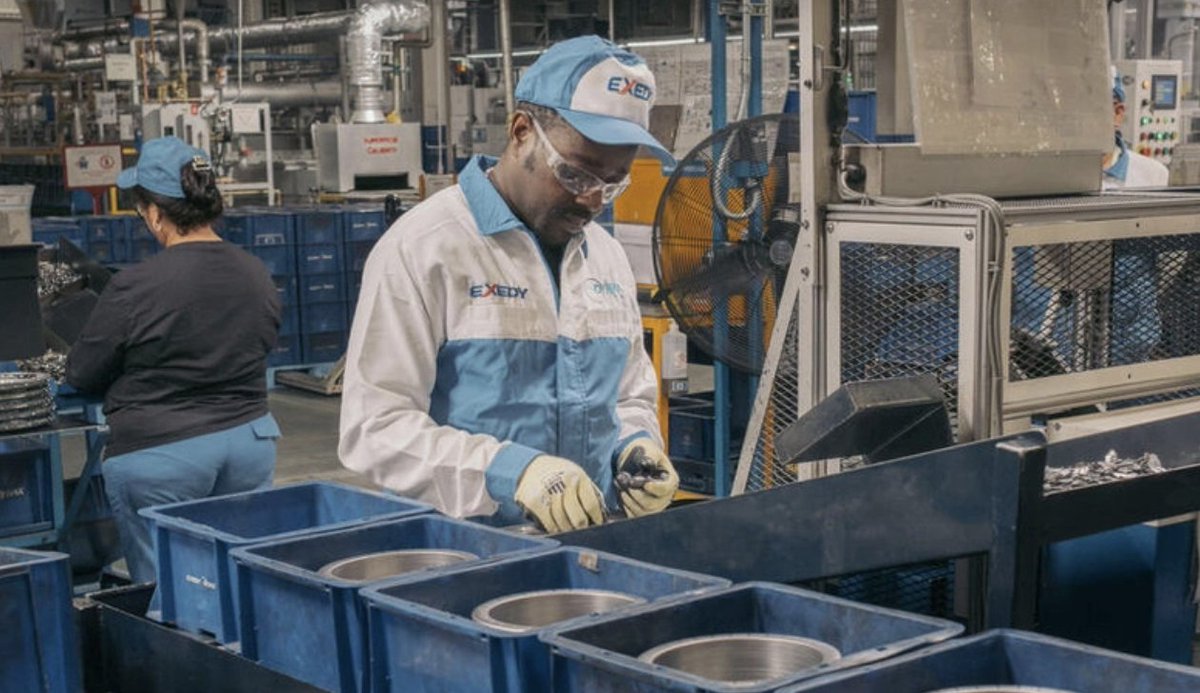 Regina de la Portilla (@redelap) on Twitter photo 50,000 refugees find stability & rebuild their lives in Mexico. 
Having seen so many refugees lose hope of ever having a life again, I am thankful for this impactuful project assisting refugees to find a job, take their children to school, and contribuite 15 M USD to the economy. 50,000 refugees find stability & rebuild their lives in Mexico. 
Having seen so many refugees lose hope of ever having a life again, I am thankful for this impactuful project assisting refugees to find a job, take their children to school, and contribuite 15 M USD to the economy.