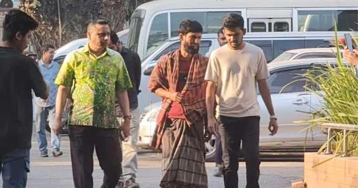 সেই রিকশাচালককে ছাড়িয়ে আনলেন উপদেষ্টা আসিফ