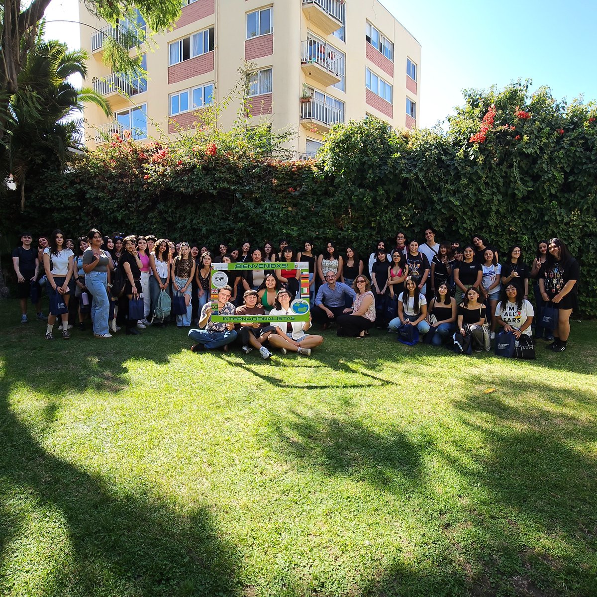 IEI U. Chile (@ieiuchile) on Twitter photo 📌 ¡Comienza una nueva etapa!
🤗 Los mechones de la cerrera de Estudios Internacionales recorrieron las instalaciones del <a href="/ieiuchile/">IEI U. Chile</a>, instancia en donde participaron de actividades y también pudieron conocer a sus nuevos compañeros, al jefe de carrera, profesor <a href="/FedericoRG/">Federico Rojas</a> y a 📌 ¡Comienza una nueva etapa!
🤗 Los mechones de la cerrera de Estudios Internacionales recorrieron las instalaciones del <a href="/ieiuchile/">IEI U. Chile</a>, instancia en donde participaron de actividades y también pudieron conocer a sus nuevos compañeros, al jefe de carrera, profesor <a href="/FedericoRG/">Federico Rojas</a> y a