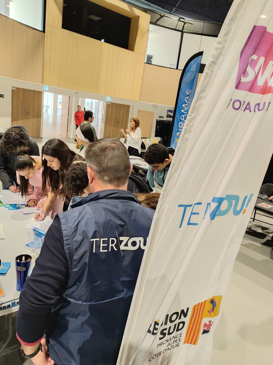BernardAndrine's tweet photo. 📍Aujourd’hui, @TERSUD_SNCF est présent au forum de l’emploi à Miramas pour accueillir les étudiants et leur présenter les offres disponibles ainsi que le Pass Zou Etudes.
Retrouvez aussi l’équipe au forum de l’emploi de Miramas le 26 mars prochain à la salle des fêtes Tristani. https://t.co/uyEGJfSJPs