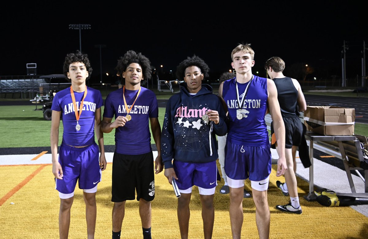 ATXDrewWin's tweet image. Ran anchor leg in this week’s 4X4 relay. 2nd place finish. @angleton_xc_trk 🥈