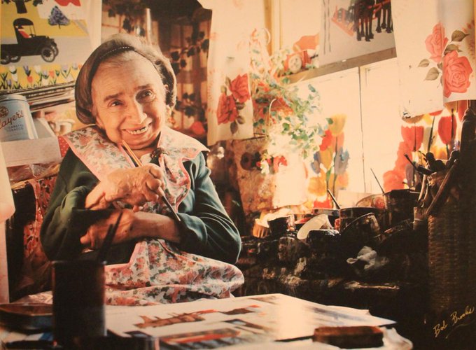 On this day in 1903, Maud Lewis was born in Nova Scotia.
Born with a condition that developed into rheumatoid arthritis, she became one of Canada's most celebrated folk painters.
Let's learn more about this amazing artist!

🧵1/12