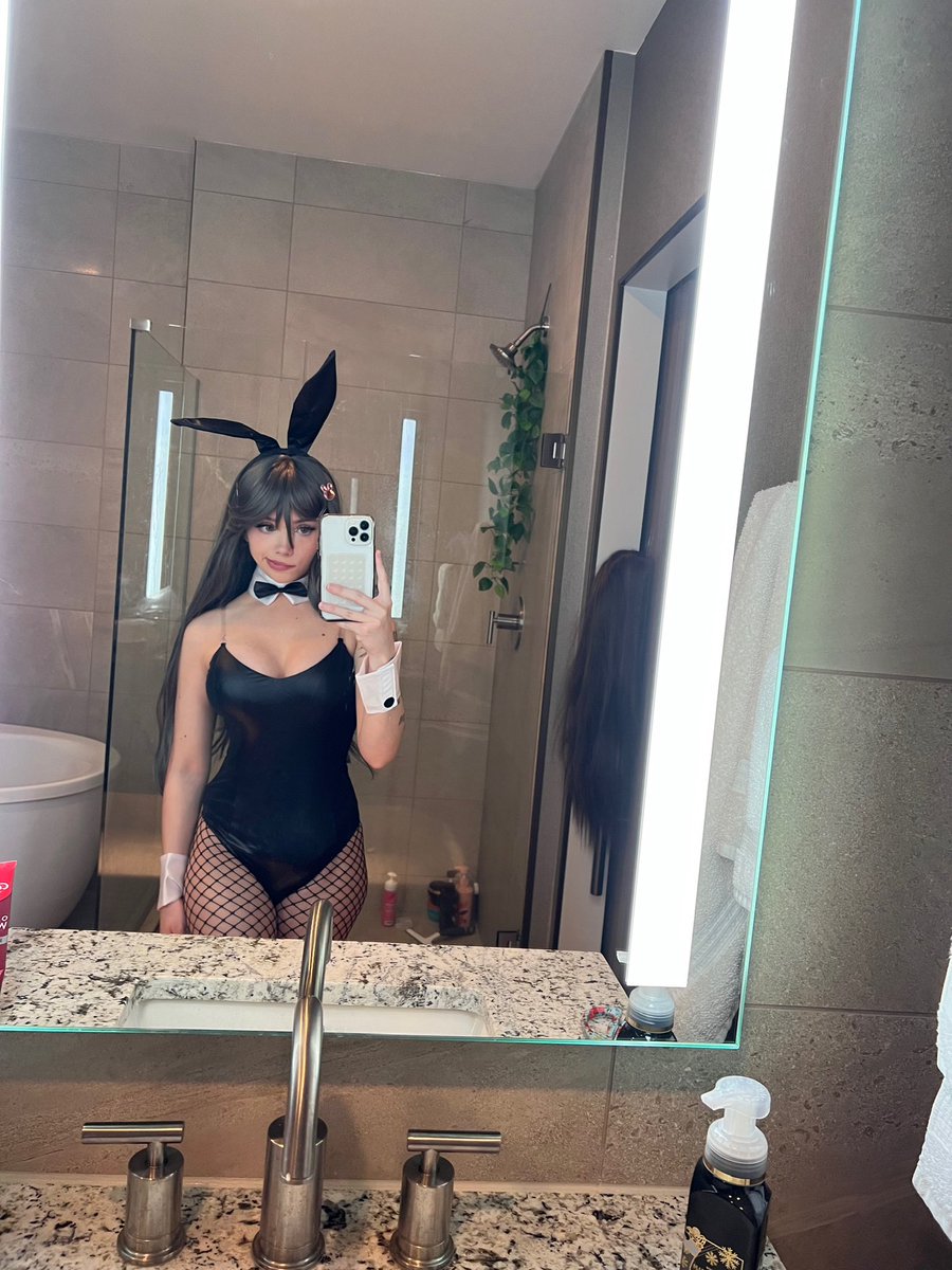 say hi for a free bunny pic 📸