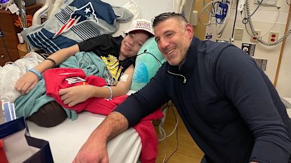Neil Cornrich (@neilcornrich) on Twitter photo Before attending NFL Combine, Mike Vrabel made special visit at children's hospital | buff.ly/PTjvDo3 <a href="/CoachVrabel50/">Mike Vrabel</a> #NCSportsLLC #MikeVrabel #NewEnglandPatriots #HeadCoach #BostonChildren'sHospital #GivingBack #GiletteStadium Before attending NFL Combine, Mike Vrabel made special visit at children's hospital | buff.ly/PTjvDo3 <a href="/CoachVrabel50/">Mike Vrabel</a> #NCSportsLLC #MikeVrabel #NewEnglandPatriots #HeadCoach #BostonChildren'sHospital #GivingBack #GiletteStadium