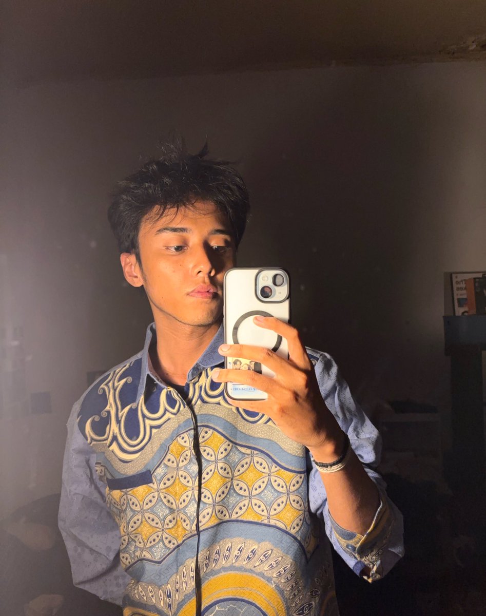 hari hari pake batik✨