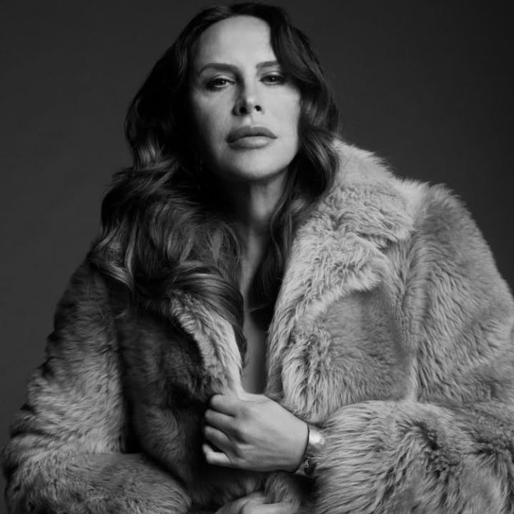 tracklist's tweet photo. Karla Sofia Gáscon comentou sobre a vitória de “Ainda Estou Aqui” no #Oscars:

“Parabéns, ‘Ainda Estou Aqui’! Parabéns a todos os brasileiros que aproveitaram com amor e apoiaram os seus com respeito pelos outros participantes 😘” https://t.co/2XemRzsDTq