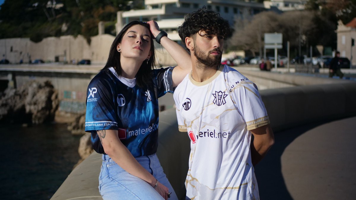 Elle fait grandir Klanik E-Sport en le rendant toujours plus beau, notamment avec son travail sur les nouveaux maillots 

Merci à Carla Esquirol pour son talent et son impact 🙌💙
Son interview ici 👇
🔗 klanikesport.com/focus-sur-carl…
#JourneeDesDroitsDesFemmes