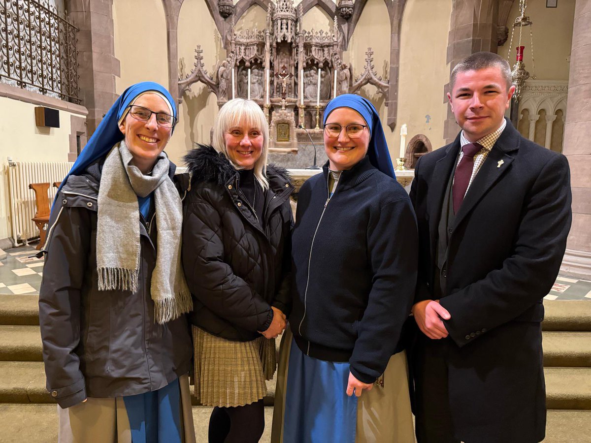 St Columba's RC HS, Dunfermline (@stcolumbasfife) on Twitter photo This week, while Focus missionaries were in delivering retreats to pupils in RE, it was lovely to welcome our lay chaplain, Angela, who alongside Sr Aurora was recently commissioned by Archbishop <a href="/leocushley/">Archbishop Leo Cushley</a> of <a href="/archedinburgh/">Archdiocese of St Andrews & Edinburgh</a> to be our lay chaplains. This week, while Focus missionaries were in delivering retreats to pupils in RE, it was lovely to welcome our lay chaplain, Angela, who alongside Sr Aurora was recently commissioned by Archbishop <a href="/leocushley/">Archbishop Leo Cushley</a> of <a href="/archedinburgh/">Archdiocese of St Andrews & Edinburgh</a> to be our lay chaplains.
