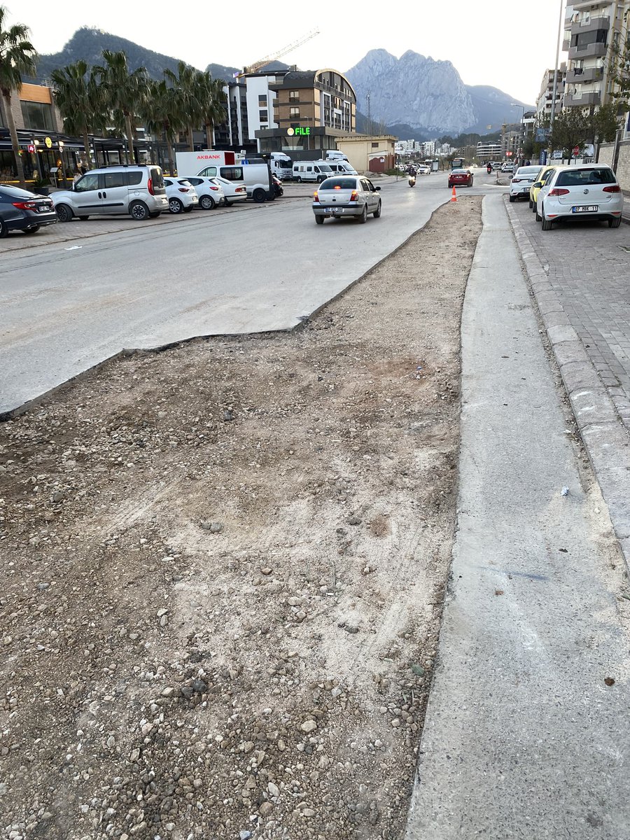 Sayın Konyaaltı belediyesi, sürekli olarak aynı yerip kapatmakta ki amacınız nedir, şayet hobi olarak yapıyorsunuz bilgilendirin biz size daha güzel hobiler sunabiliriz <a href="/konyaaltibld/">Konyaaltı Belediyesi</a> <a href="/ANTALYABB/">ANTALYA BÜYÜKŞEHİR</a>