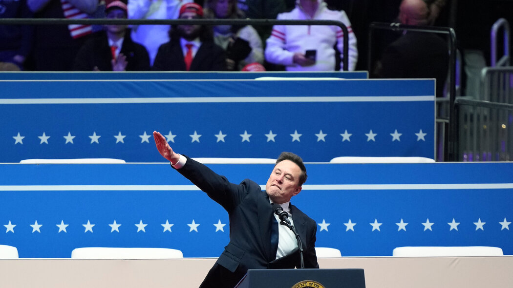 Гитлер хажуудаа Фердинанд Порше гэж хамтрагчтай байв. Порше машин үйлдвэрлэдэг, технологи хөгжүүлдэг. Анх засаг аваад эхний сардаа импортын автомашинуудад Гитлер өндөр гаалийн тариф тавьж байсан. Гитлер засаг авахад Порше ч их үүрэг гүйцэтгэсэн. Дараа нь Гитлер Британи, Франц,