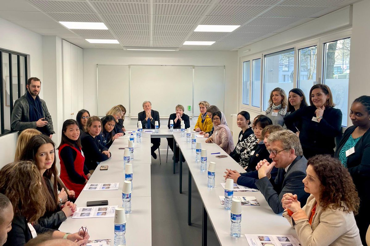 tillyarmelle's tweet image. Dans le cadre de la Journée internationale des droits des femmes, Georges Siffredi, Président du Département des @hautsdeseinefr et @MHAmiable, Maire de @VilledeBagneux ont inauguré une 7ème #ÉcoleFrançaiseDesFemmes aux côtés de Bénédicte de Kerprigent, Directrice de l institut92