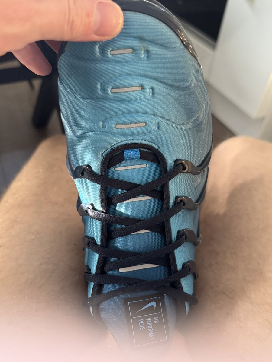 Wer leckt die ? Any fags there to lick ? 😈😈😈