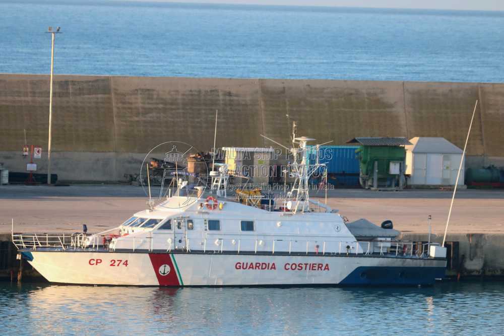 Shipguru's tweet photo. #GuardiaCostiera #motovedetta #CP_274 #berthed at #banchina_foranea, #Pozzallo, #Sicily -16.03.2024- https://t.co/nfgboxc3g3 - NO PHOTOS can be used or manipulated without our permission @guardiacostiera @worldshipsoc @warshipworld @ShippingMag @shippingdata @ShippingTV @Gibdan1 https://t.co/kxyNEBaxvd