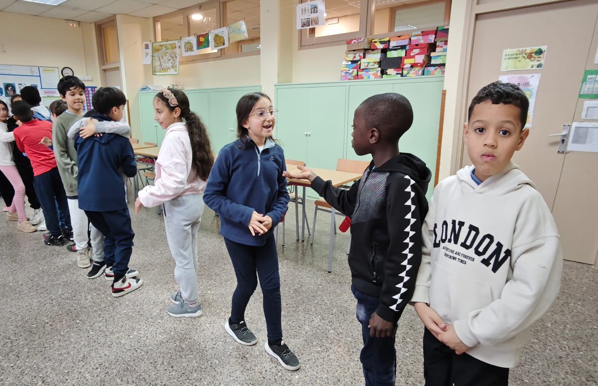 Escola Rocafonda (@escolarocafonda) on Twitter photo Aquesta setmana a 4t hem fet diferents dinàmiques de cohesió i cooperació de grup per continuar aprenent totes juntes.
<a href="/aliancesmagnet/">Aliances Magnet</a> <a href="/EducacioMataro/">Educació Mataró</a> <a href="/educaciocat/">Educació</a> Aquesta setmana a 4t hem fet diferents dinàmiques de cohesió i cooperació de grup per continuar aprenent totes juntes.
<a href="/aliancesmagnet/">Aliances Magnet</a> <a href="/EducacioMataro/">Educació Mataró</a> <a href="/educaciocat/">Educació</a>