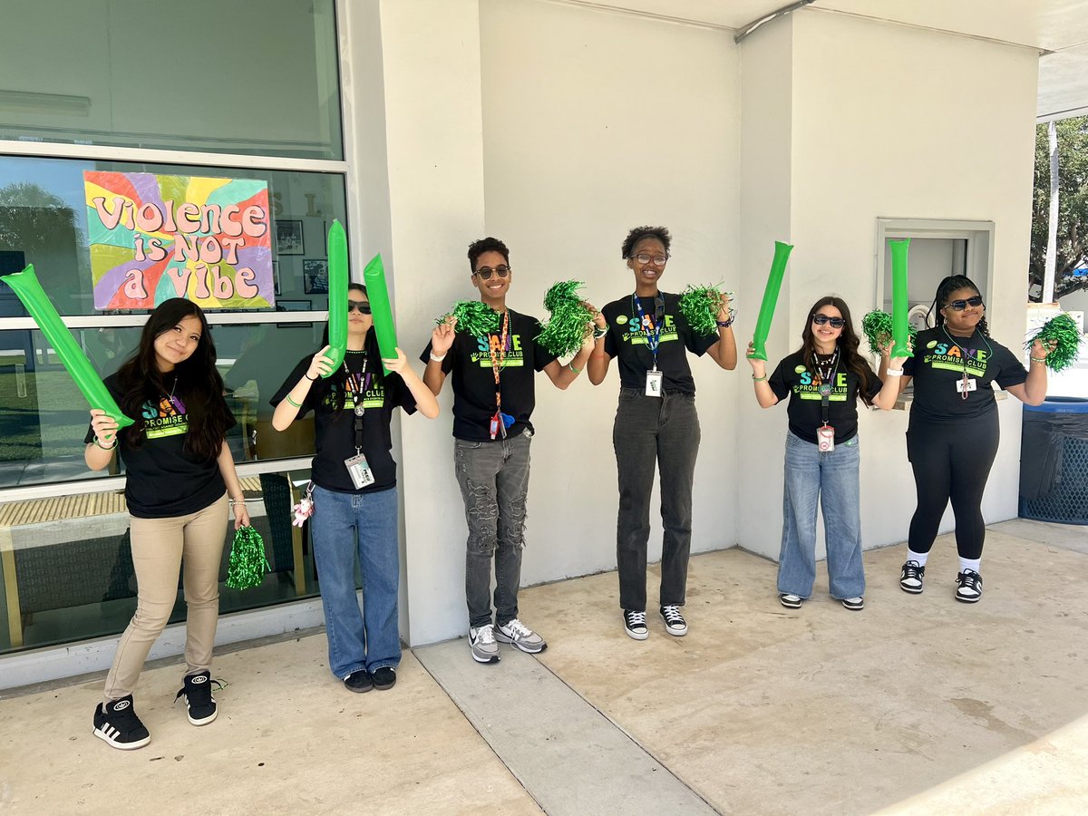 The SAVE Promise Say Something Rally 💚#CreateYourCulture #BeTheChange #FutureLeaders #KindnessMatters <a href="/Glades_MS/">Glades_MS</a>