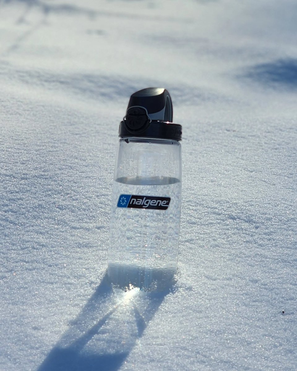 Hydration so clear, it blends right in. 💧 
📸 @si.si.camp on IG