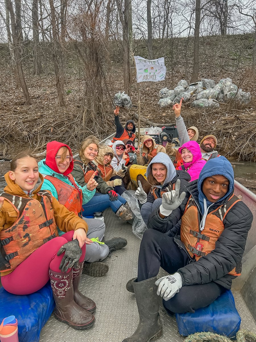 The results are in, and thanks to 38 volunteers, we were able to remove 42,820 pounds of garbage from McKellar Lake in Memphis, TN, in just 3.5 days! 💪

And we're just getting started!

#livinglandsandwaters #rivercleanup #alternativespringbreak #memphis