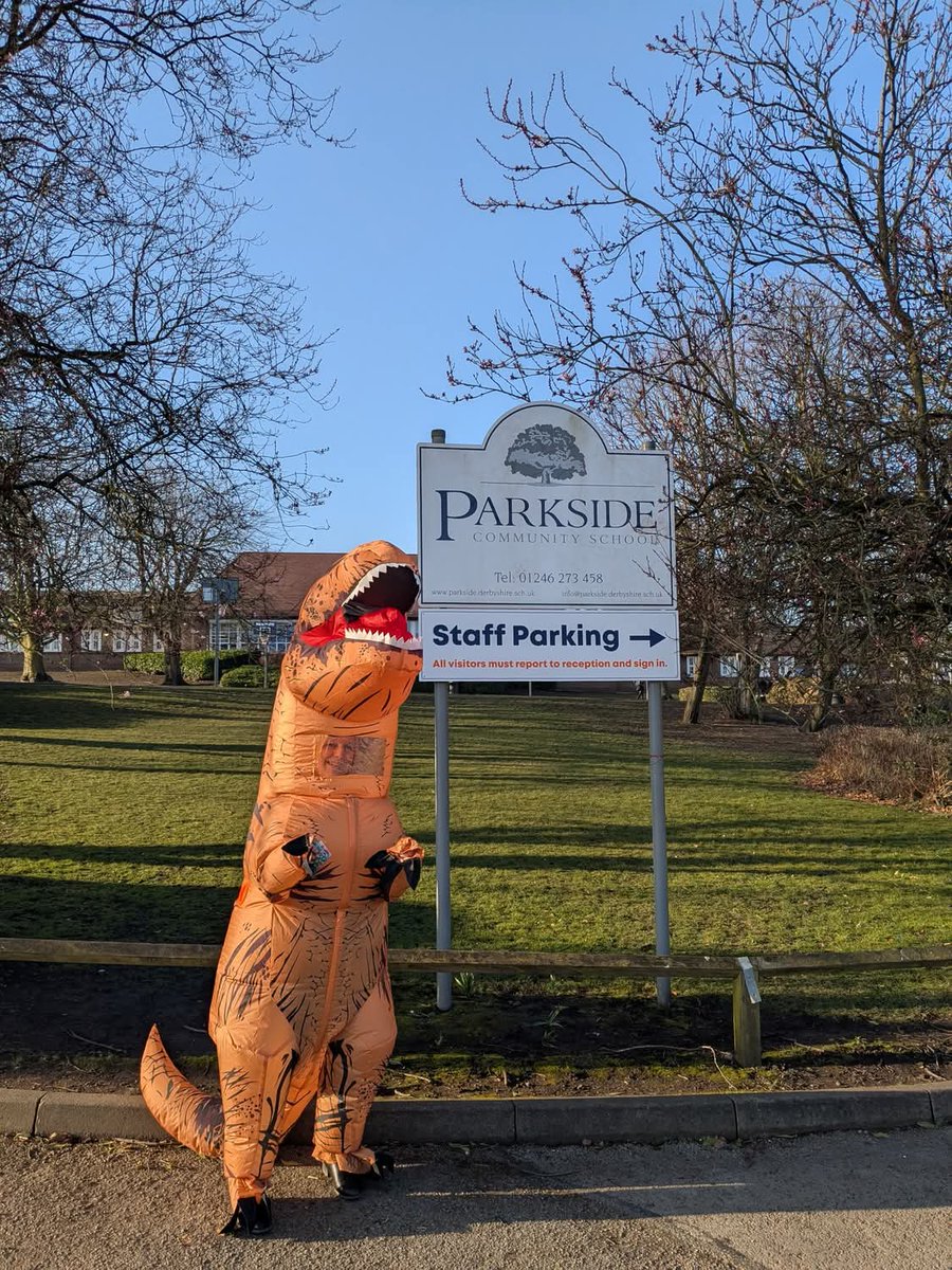 #worldbookday2025 and <a href="/ParksideSch/">Parkside Community School</a> welcomed Jurassic Parks T-Rex. The pupils seemed to love it and I definitely had fun <a href="/embarkfed/">Embark Federation</a> #LoveLearningLoveLife