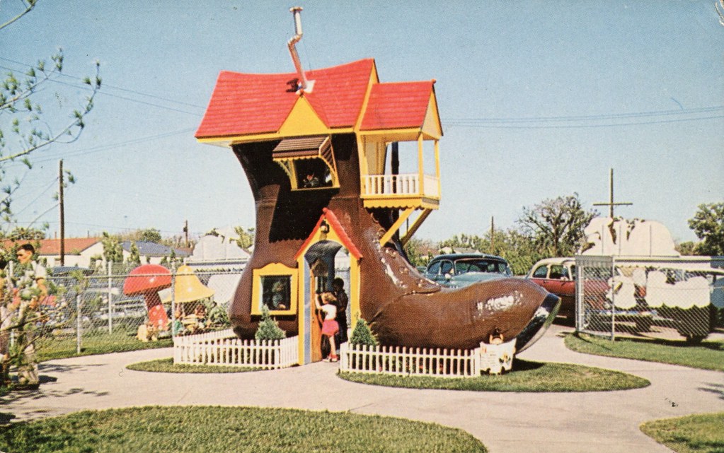 ogwnostalgia's tweet photo. So excited to see my story, "Kiddie Town," find a home here! Available April 4. And for my Wichita peeps who read my story, you might recognize a fictionalized version of the last photo here . . .

#undertakerbooks #carnivalofhorror #joyland #wichita  #horroranthology #upcoming https://t.co/ESGILr12UO