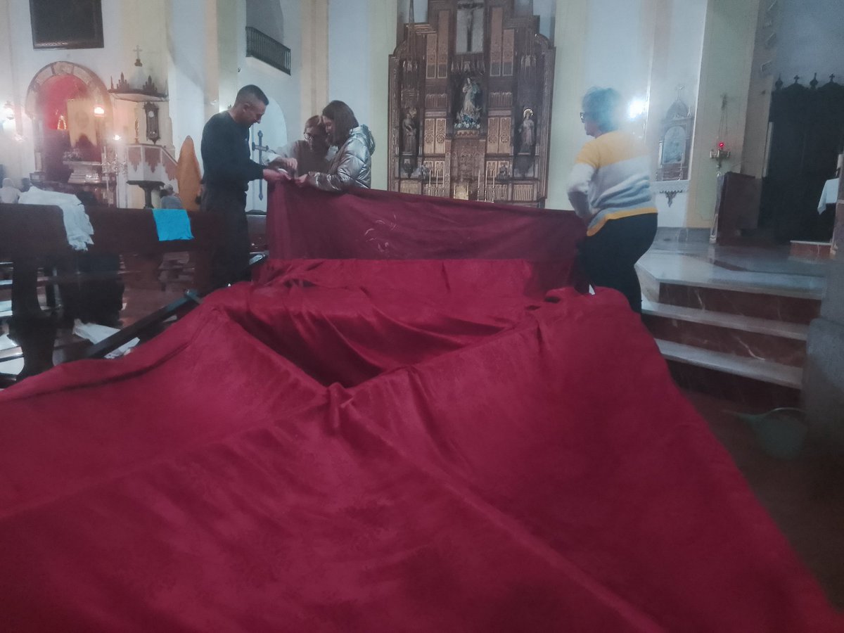 En este primer viernes de #Cuaresma #Pozoblanco  se prepara para un acontecimiento sin precedentes. Nuestra Hermandad estará trabajando buena parte de la noche. #besamanos <a href="/ccyhhpozoblanco/">CCyHH de Pozoblanco</a> <a href="/SecretariadoOSM/">Secretariado Servita</a> <a href="/CultuPozoblanco/">Cultura Pozoblanco</a> <a href="/turismopozoblan/">Turismo Pozoblanco</a> <a href="/COPEPozoblanco/">COPE Pozoblanco</a> <a href="/AytoPozoblanco/">Ayto. Pozoblanco</a>