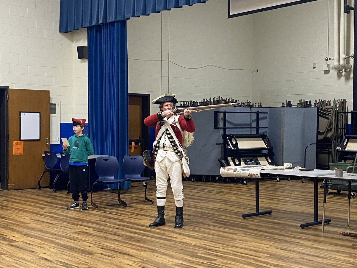 📢 Our 4th graders enjoyed a visit from a special guest speaker, Mr. Zeih. Today, he presented fascinating facts about the American Revolution! 🇺🇸 We traveled back in time and learned about the equipment a soldier carried. 
#BrunswickPRIDE #JourneyOfABlueDevil