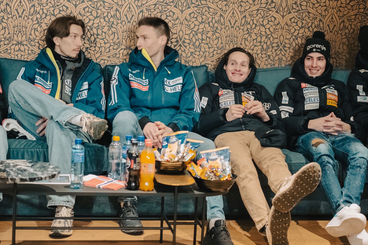 FISskijumping's tweet photo. Behind the scenes of the Medal Plaza today... 🤩📸

#fisskijumping #Trondheim2025 https://t.co/CH4b65DylP