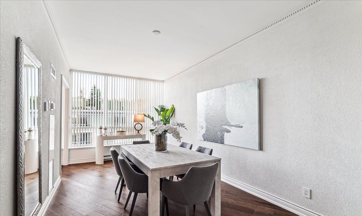 PenthouseQueen's tweet image. Luxury Penthouse Alert! ✨🏙️ Move-in ready with stunning views! High-end finishes, 9-ft ceilings, chef’s kitchen &amp;amp; spa-like ensuite. Resort-style amenities &amp;amp; prime location. DM for details! 📩

📍 PH9-3800 Yonge St | 2 Bed | 3 Bath

#PenthouseLiving #LuxuryRealEstate