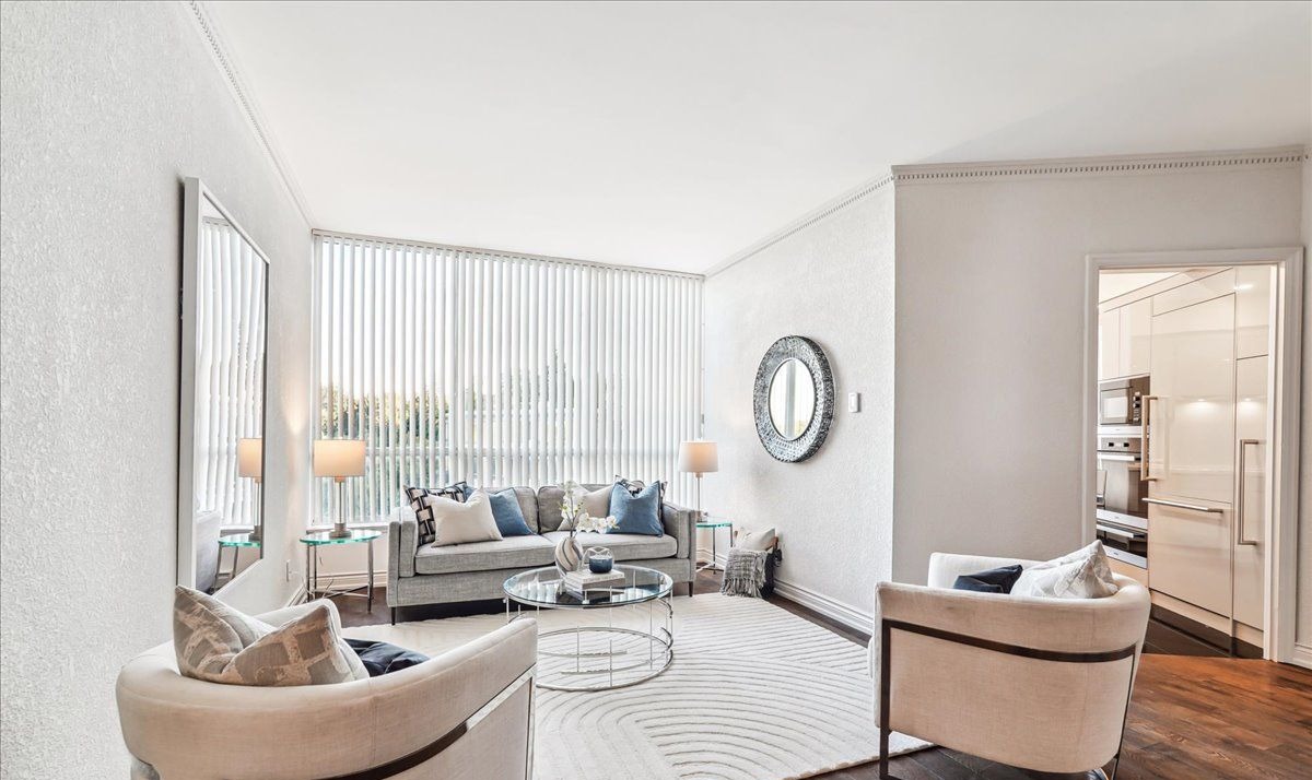 PenthouseQueen's tweet image. Luxury Penthouse Alert! ✨🏙️ Move-in ready with stunning views! High-end finishes, 9-ft ceilings, chef’s kitchen &amp;amp; spa-like ensuite. Resort-style amenities &amp;amp; prime location. DM for details! 📩

📍 PH9-3800 Yonge St | 2 Bed | 3 Bath

#PenthouseLiving #LuxuryRealEstate