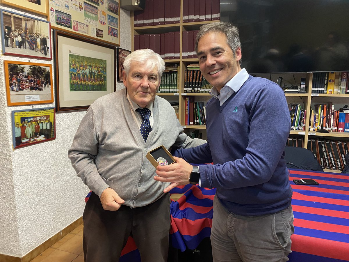 Penya Blaugrana Sant Cugat del Vallès. (@pbsantcugat) on Twitter photo 🗣️ El periodista esportiu i advocat <a href="/Marsallorente/">Marçal Lorente</a> ha ofert una xerrada aquesta tarda a la seu de la Penya Blaugrana #SantCugat.
👏 Gràcies per acceptar la nostra invitació!
🔵🔴 Visca el <a href="/FCBarcelona_cat/">FC Barcelona</a> !
<a href="/ConfePenyesFCB/">Confederació Penyes FC Barcelona</a> <a href="/AgrupacioFCB/">Agrupació FCB</a> <a href="/FPFCBValles/">Federació de Penyes del FC Barcelona del Vallès</a> <a href="/FCBPenyes/">FC Barcelona Penyes</a> <a href="/ppulber/">Pablo Pulido</a> 🗣️ El periodista esportiu i advocat <a href="/Marsallorente/">Marçal Lorente</a> ha ofert una xerrada aquesta tarda a la seu de la Penya Blaugrana #SantCugat.
👏 Gràcies per acceptar la nostra invitació!
🔵🔴 Visca el <a href="/FCBarcelona_cat/">FC Barcelona</a> !
<a href="/ConfePenyesFCB/">Confederació Penyes FC Barcelona</a> <a href="/AgrupacioFCB/">Agrupació FCB</a> <a href="/FPFCBValles/">Federació de Penyes del FC Barcelona del Vallès</a> <a href="/FCBPenyes/">FC Barcelona Penyes</a> <a href="/ppulber/">Pablo Pulido</a>